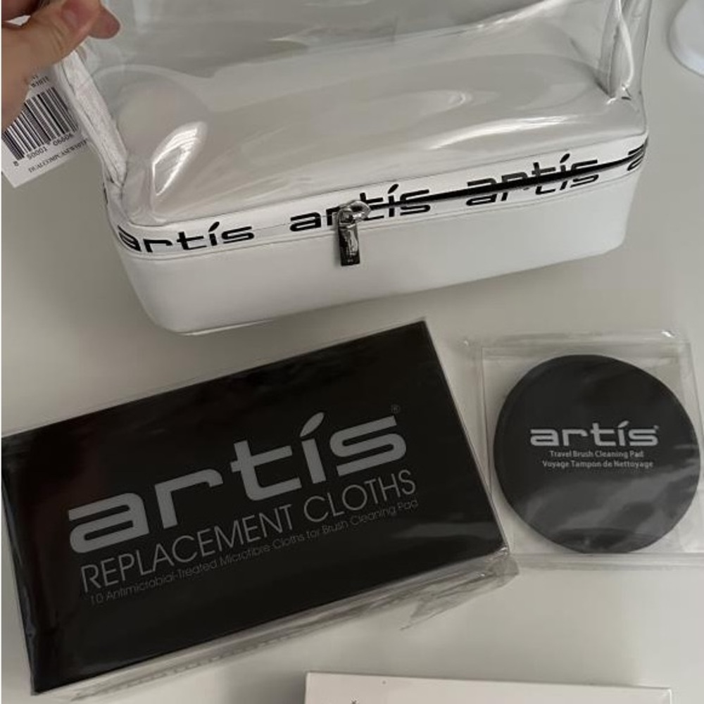Artis Cosmetic Set- Travel Case, Cleansing Form, Pad and Cloths